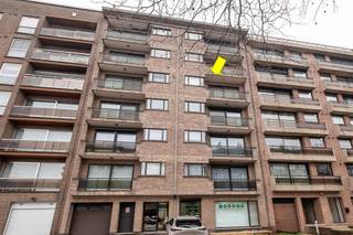 Ligging: Zeer verzorgd appartement te Deurne-zuid op de 4° verdieping van een gebouw met lift, gelegen tussen het Boekenbergpark en Rivierenhof en...