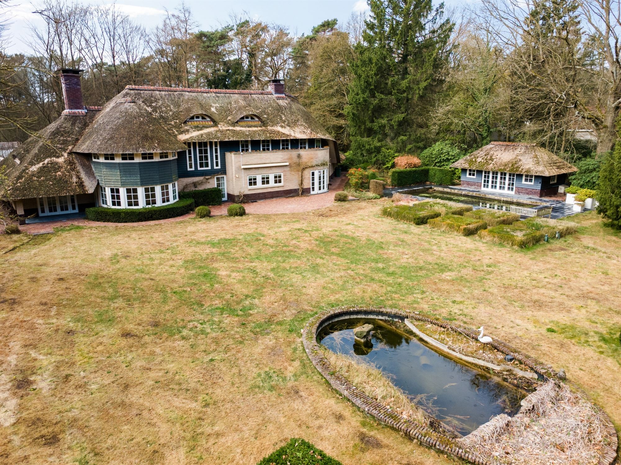 Rural villa to be renovated on approx. 6,372 sq. ft - photo 3