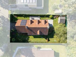 <strong>--- NIEUW --- Op te frissen ruime landelijke woning te Mariakerke!<br /><br />👉 U kan de online kalender voor het bezoekmoment en de vastgoedvideo terugvinden via onze eigen website www.vastgoedspruyt.be.</strong><br /><br /><strong>Algemeen;</strong><br />Zeer mooie kwalitatieve fermettewoning (bj. 1983), gelegen op een zeer rustige locatie en op wandelafstand van het dorpscentrum. De woning heeft een bewoonbare oppervlakte van zo'n 237m². Gelegen op een perceel van 651m²,<br /><br /><strong>Indeling;</strong><br />De woning heeft een lichtrijke eetruimte en leefruimte met haard en zicht op de zongerichte tuin. Gelijkvloers is er verder nog een bergruimte, een dubbele garage, inkomhal met gastentoilet en een traphal. Op de verdieping zijn er op heden 4 slaapkamers, een badkamer en een douchekamer. Er is een ruime oprit voor 2 wagens en een tuinhuis.<br /><br /><strong>Bijkomende troeven;</strong><br />- Zeer rustige en vlot bereikbare ligging.<br />- Open bebouwing.<br />- Mooie zongerichte tuin.<br />- Beperkte opfrissingswerken.<br />- Structureel kwalitatief gebouw.<br />- ...<br /><br /><strong>De verkoopdocumenten zijn ter inzage via: https://vastgoedspruyt.sharepoint.com/:f:/g/IgCtw4Q823zBQJmedgaJqLAVAclvWlWuY8zx5NRfqkEsZco?e=vY9xt5<br /><br />RICHTPRIJS: €459.000,-</strong><br /><strong>Interesse in deze unieke opportuniteit?<br />📞 Contacteer Michel Spruyt via 09/311.89.90<br />🌐 Of vraag uw bezoek aan via www.vastgoedspruyt.be<br /><br />EPC C-label (295kWh/m²) - Vg, Wg, Gmo, Vkr, Vv - Asbestveilig (maar niet asbestvrij) - Geen beschermd monument - Geen bouwkundig erfgoed - Overstromingsgevoeligheid; P-score: B & G-score; A. - Elektrische keuring niet conform.</strong><br /><br />De voor- en na-beelden zijn AI-gegenereerde visualisaties en dienen uitsluitend ter illustratie. Aan de weergave, afmetingen, verhoudingen en afwerkingskwaliteit kunnen geen rechten worden ontleend.
