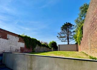 TE KOOP - RONSE. Op zoek naar een modern appartement in het centrum van Ronse, waar comfort en gemak hand in hand gaan? Dit recent gebouwde...