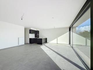 In de Rodestraat 85A te Veurne vinden we dit modern appartement met 2 ruime slaapkamers en gezellig terras . Het appartement is volledig nieuw...