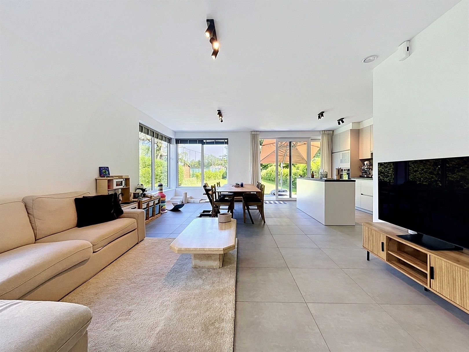 Energiezuinige en moderne woning met tuin te Sint-Denijs-Westem! - foto 2