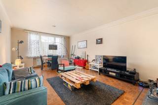 Te koop: ruim gesloten appartement in het centrum van Jette, gelegen aan de De Smet de Naeyerlaan, op korte afstand van scholen, openbaar vervoer...