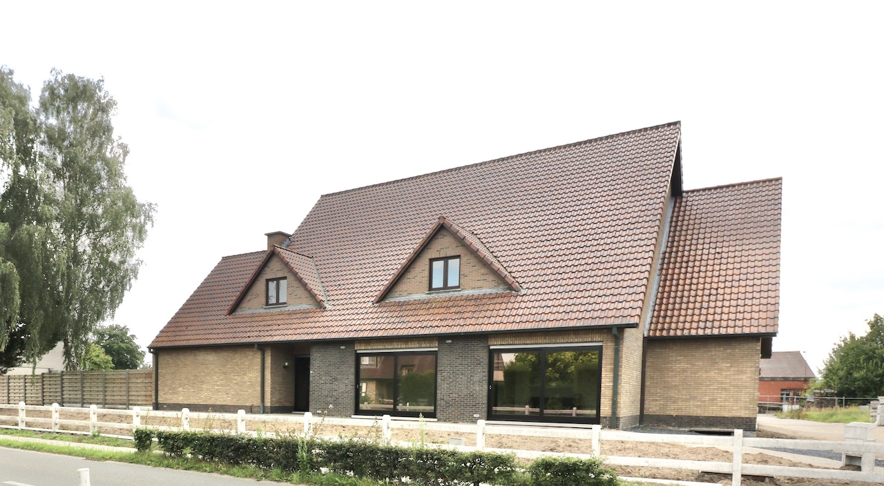 Ruime villa met 4 slp, tuin, 2 terrassen en 2 garages voor 1.250 EUR/mnd - foto 1