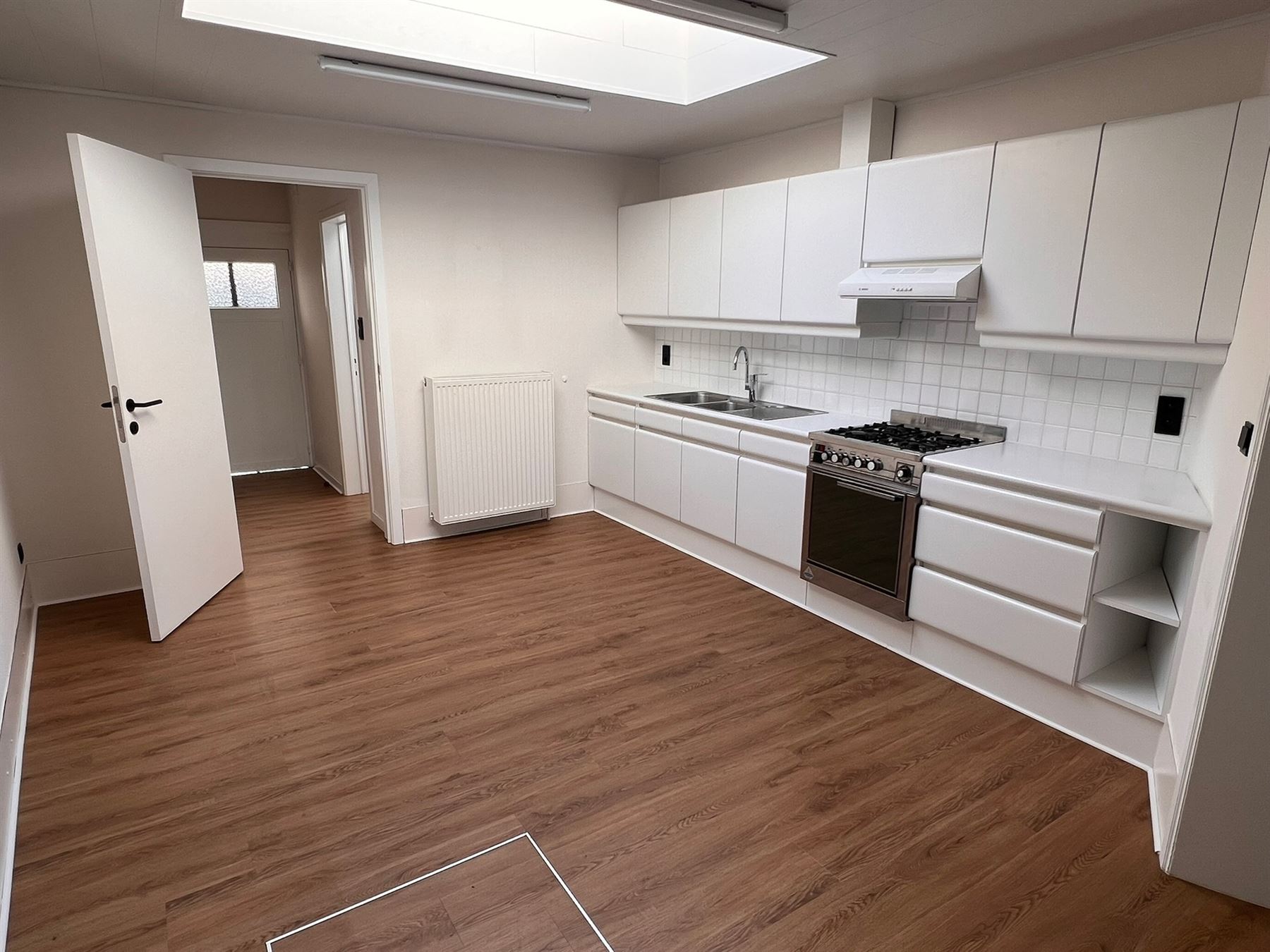 Gerenoveerde woning met 2 slaapkamers en tuin - foto 2