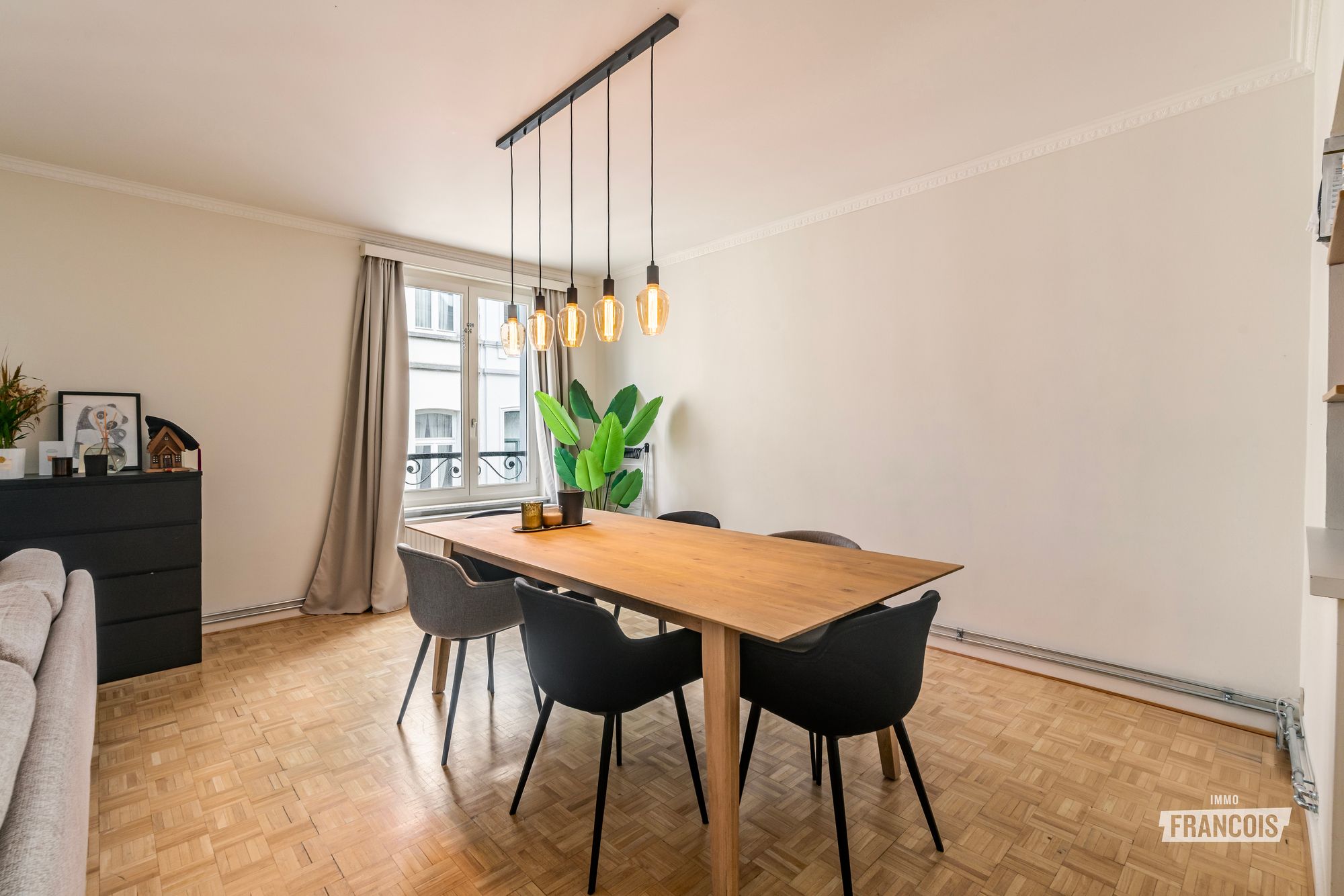Instapklaar 2 slaapkamer appartement in de Europese wijk - foto 5