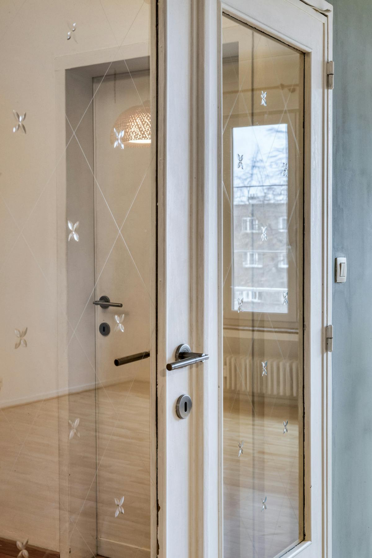 Ready to move in 2 bedroom apartment in the Expo district - photo 4