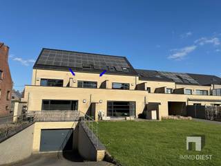 Ruim en energiezuinig duplexappartement (82 m²) met zonnig terras in SchaffenDit instapklare duplexappartement, gelegen in de Kerkstraat te Schaffen,...
