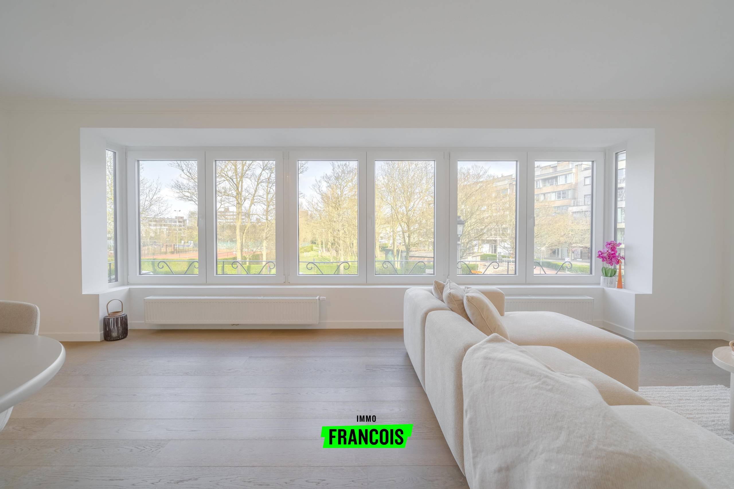 Stijlvol vernieuwd appartement met terras en groen uitzicht te Oostende - foto 2