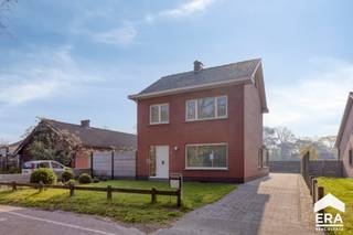 Rustig gelegen open bebouwing met 3 slaapkamers op aangenaam perceel in Zoersel.In een aangename en rustige woonwijk, bevindt zich deze charmante...