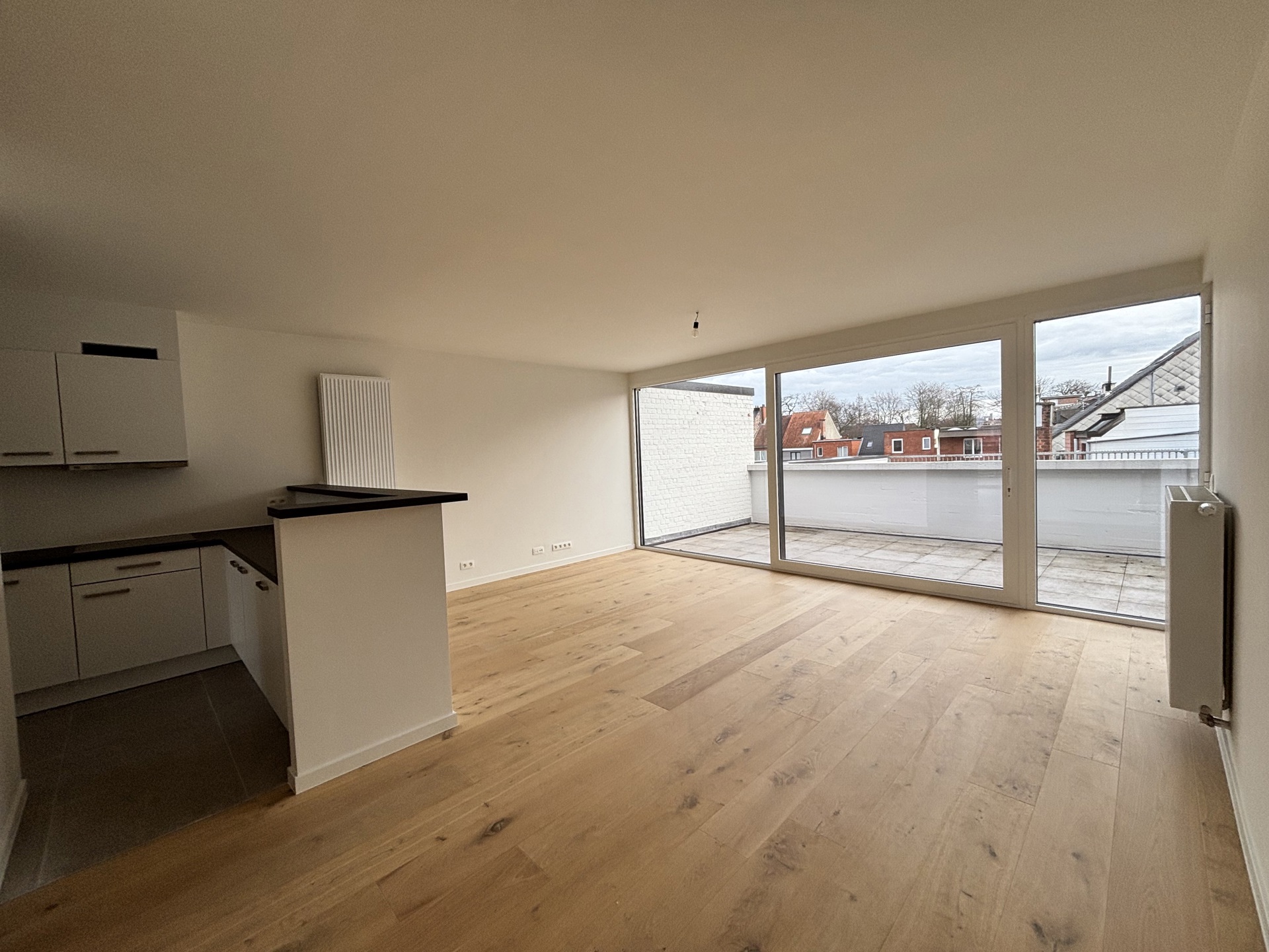 Centraal gelegen appartement met 2 slaapkamers en groot terras - foto 2