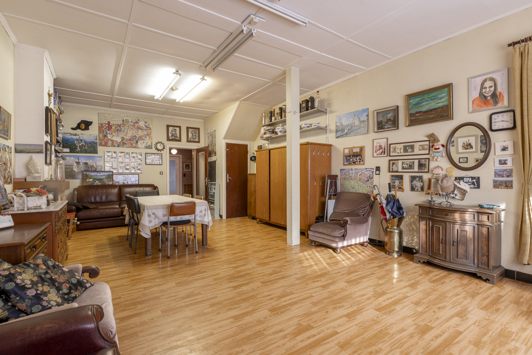 Handelswoonst met twee appartementen en garage. - foto 4