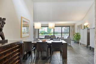 Looking for a unique property that seamlessly combines living and working? This exceptionally spacious and qualitatively renovated commercial home at Bosstraat 66 in Maaseik offers it all. Thanks to the use of high-quality, natural materials such as natural stone and oak parquet, combined with authentic wooden beams and a beautiful historic façade, the building exudes an enormous amount of character.<br /><br />Layout:<br />Ground floor:<br />- spacious commercial property (159 m²)<br />- office space with kitchenette and custom cabinets<br /><br />At the rear of the plot, there is a spacious terrace, facing directly south!<br /><br />Floor +1<br />- bright living room with extra high ceiling<br />- quality kitchen with natural stone worktop and gas stove<br />- office space/multipurpose room (currently set up as a music room)<br />- guest toilet<br />- spacious bathroom (shower, bath, double sink) <br />- 2x dressing room (along and under the staircase)<br />- spacious master bedroom with parquet flooring<br /><br />You can also enter a nice sunny balcony through the living room, ideal for morning coffee.<br /><br />Floor +2:<br />- night hall<br />- 2x spacious bedroom, both with authentic oak parquet flooring<br /><br />Floor +3: <br />- night hall<br />- 2x spacious bedroom under the sloped roof, carpeted<br /><br />Attic:<br />- spacious attic space, to be further finished and arranged by yourself<br /><br />Basement:<br />- vaulted cellar, ideal for storage<br /><br />Via a right of passage (easement) at the rear, you have a private passage to the Rueelstraat. This way, you can easily enter the house on foot or by bike, completely separate from the commercial space. This also makes it perfectly possible to divide the home and the commercial space.<br /><br />Be surprised by the space and character of this mansion. Schedule your free appointment and come and experience it for yourself.<br /><br />These AI visualizations are intended as inspiration. No technical specifications, urban planning regulations, or concrete realization possibilities were taken into account.