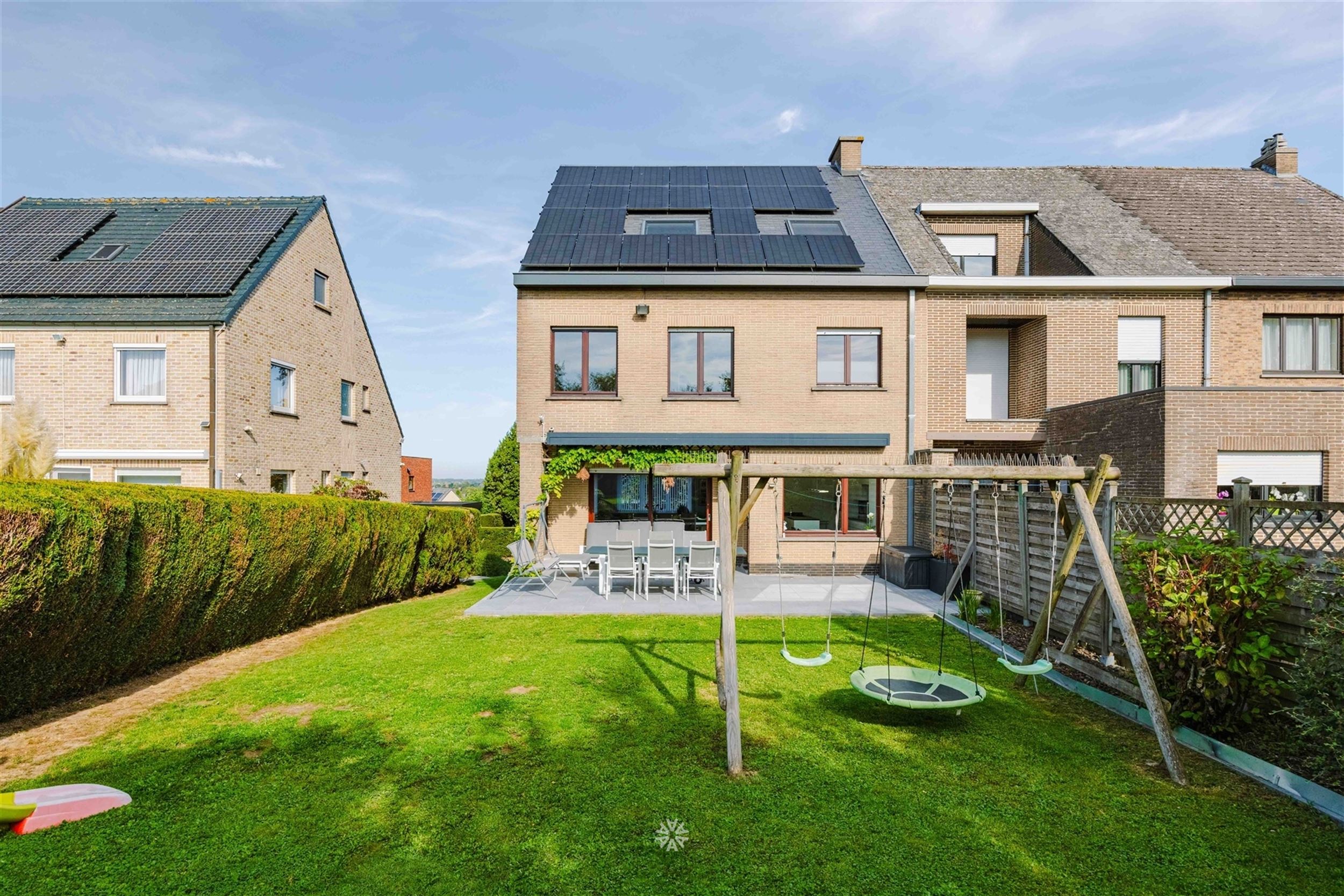 Move-in ready home with 5 bedrooms - photo 4