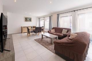 Op zoek naar een rendabele vastgoedbelegging? Deze twee appartementen, gelegen in het hart van Tielt, worden samen verkocht en zijn...