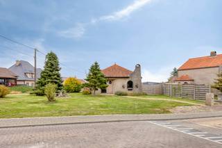 Deze karaktervolle woning op een perceel van 8a95 nodigt je uit om thuis te komen in een warme sfeer met een vleugje Zuiders karakter. In...