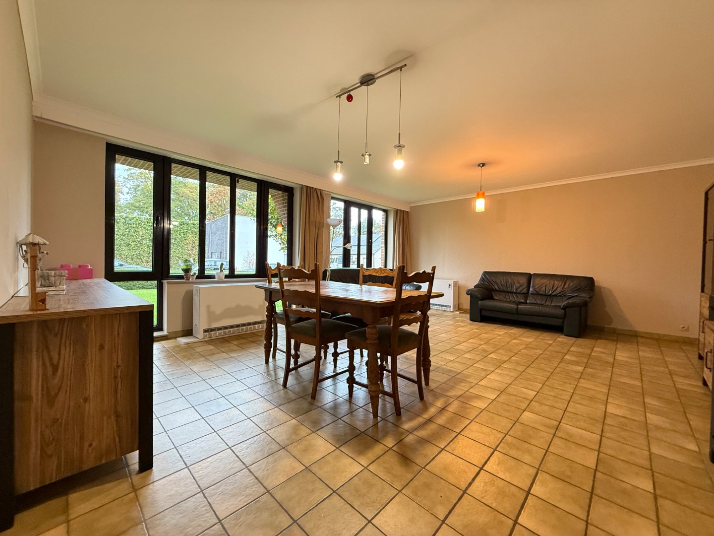 Ruim drie-slaapkamerappartement met garagebox in centrum Tielt! - foto 2