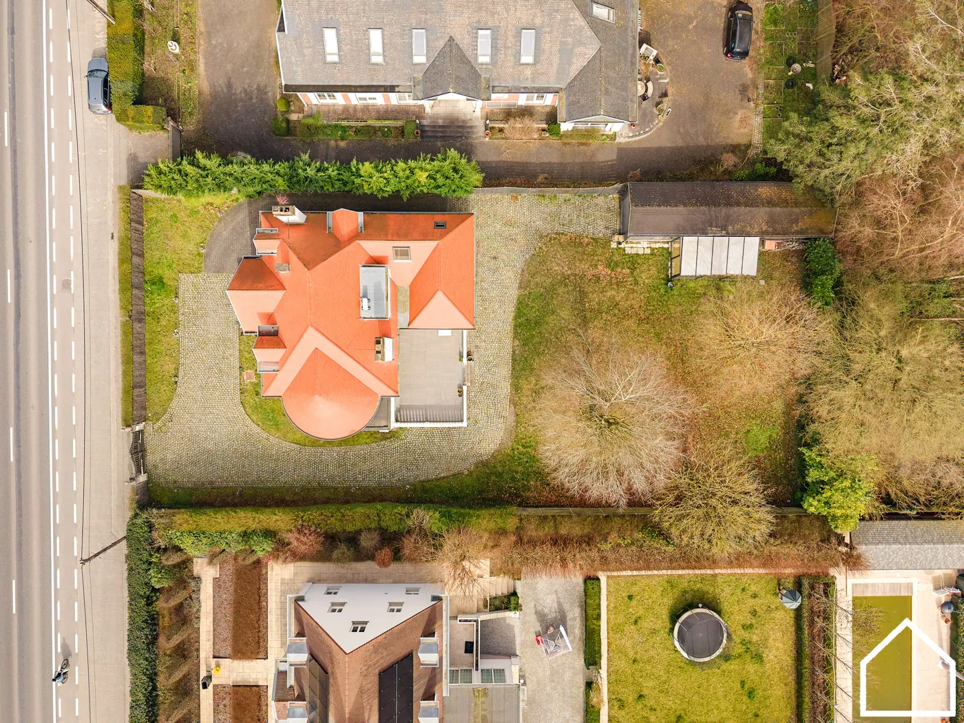VILLA MET 5 SLAAPKAMERS, TUIN EN GARAGE IN KUURNE (1325m²) - foto 2