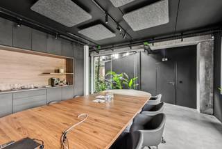 Te huur: 342 m² moderne, ingerichte kantoren op het gelijkvloers. Daarnaast zijn er 3 private parkings voorzien. Strategisch gelegen in Wemmel,...