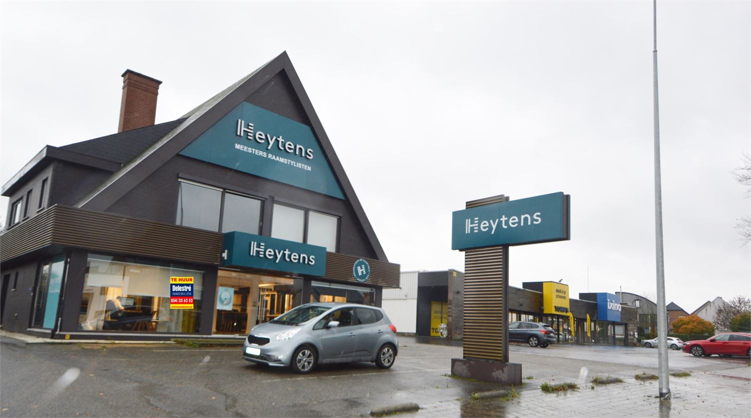 TOP GELEGEN BAANWINKEL MET PARKING NAAST IXINA EN TORFS, nabij BURGER KING & MC DONALDS - foto 3