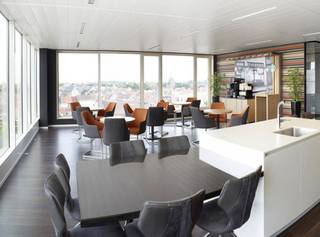 Kantoren te huur in het prachtig kantoorgebouw Quantum in Gent. Het gebouw beschikt over een totale kantoor oppervlakte van 9.246m² verdeeld over 7 verdiepingen. Gesitueerd aan de Oude Dokken naast het treinstation Gent Dampoort. Goed bereikbaar zowel vanuit de Gentse binnenstad als via de invalswegen zoals de E17.<br /><br /><span>Beschikbaar<br /><br /></span>Kantoor 643m² op de 1ste verdieping<span><br /></span>