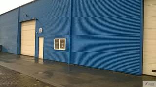 Bedrijfsunit gelegen op de Walenstraat , vlakbij Hasselt en de op- en afritten van zowel E313 (Antwerpen - Luik) als E314 (Brussel - Aken -...