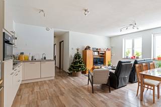 In een recent en kleinschalig appartementsgebouw uit 2016 bevindt zich dit instapklare appartement met twee slaapkamers, gunstig gelegen vooraan op...