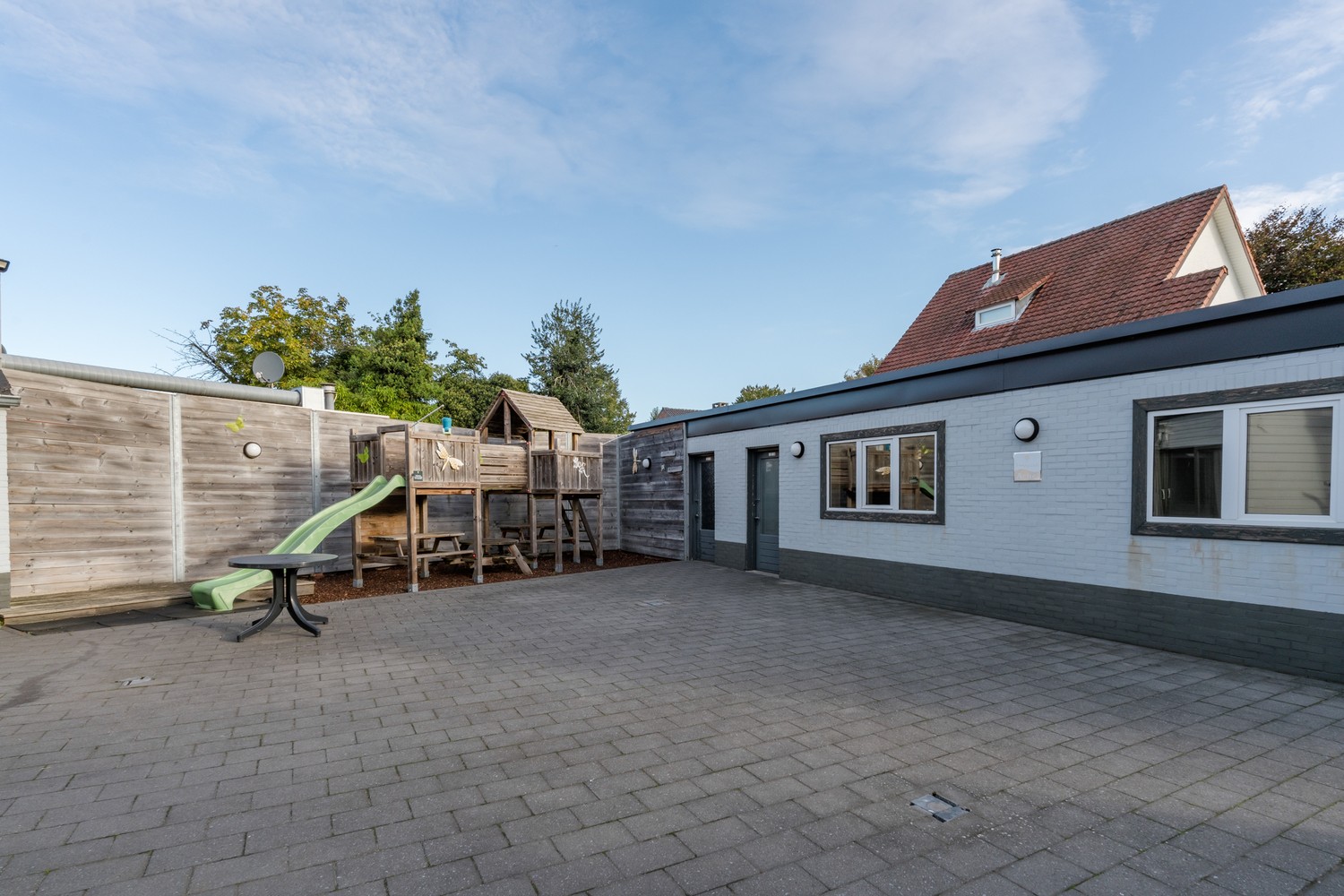 HANDELSPAND MET VERGUNDE FRITUUR, RUIME GARAGE EN APART DUPLEXAPPARTEMENT MET TERRAS - foto 5