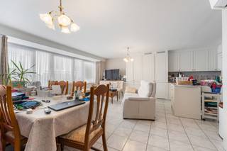 Gelegen aan de Weststraat 127 bevindt zich dit charmante en bijzonder ruime appartement in het hart van Blankenberge. Dankzij de uitstekende...
