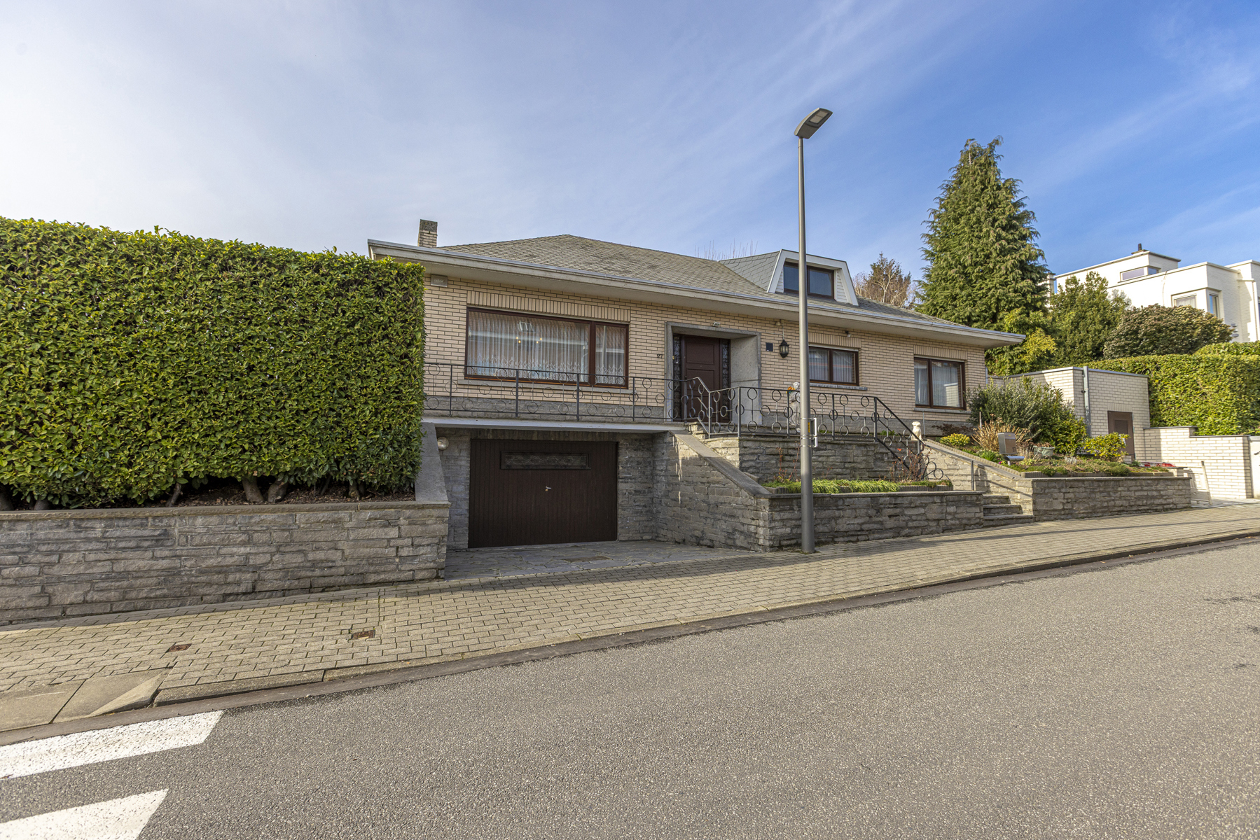 Ruime woning met 2 slaapkamers, garage en zonnige tuin - foto 2