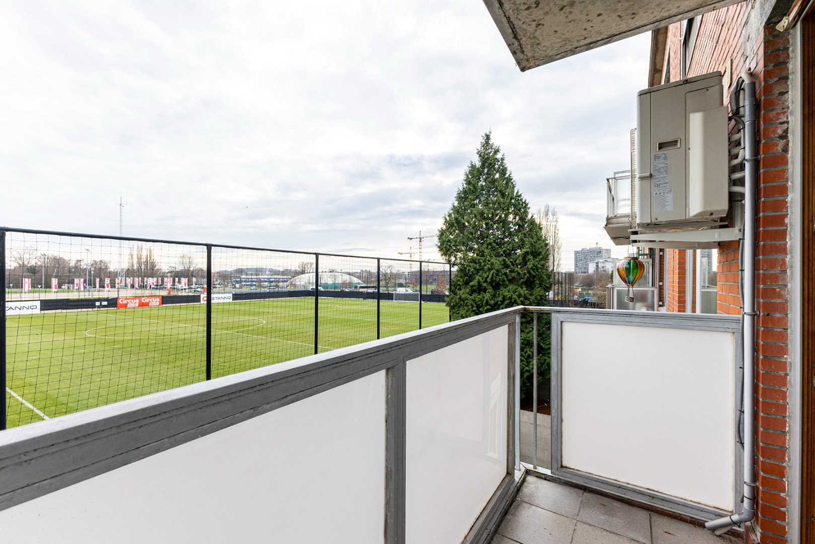 Energiezuinig gerenoveerd 2-slaapkamer appartement (2v) met terras! - foto 4