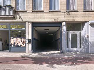 Disposition :- entrée spacieuse et accessible - place de parking Détails :- portail d'entrée automatique- complexe fermé qui assure la sécurité de...