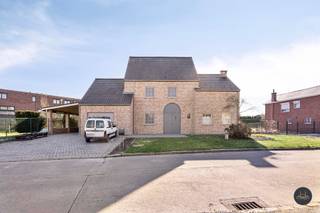 Meer info via 016/199 348 of stephanie.mottie@homixx.beDeze knappe villa is gelegen in een rustige straat maar toch nabij winkels, scholen en...