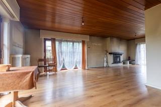 Rodenburg: Te renoveren alleenstaande wonig met 3 slaapkamers en dubbele garage op 558m² (elekrische keuring zonder inbreuken).