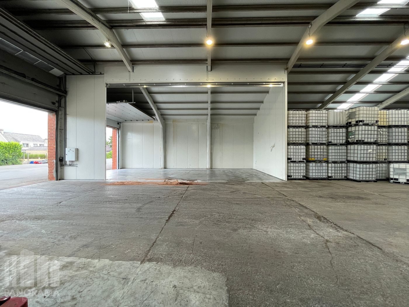 Functioneel magazijn van 860 m² met 2 sectionale poorten - foto 5