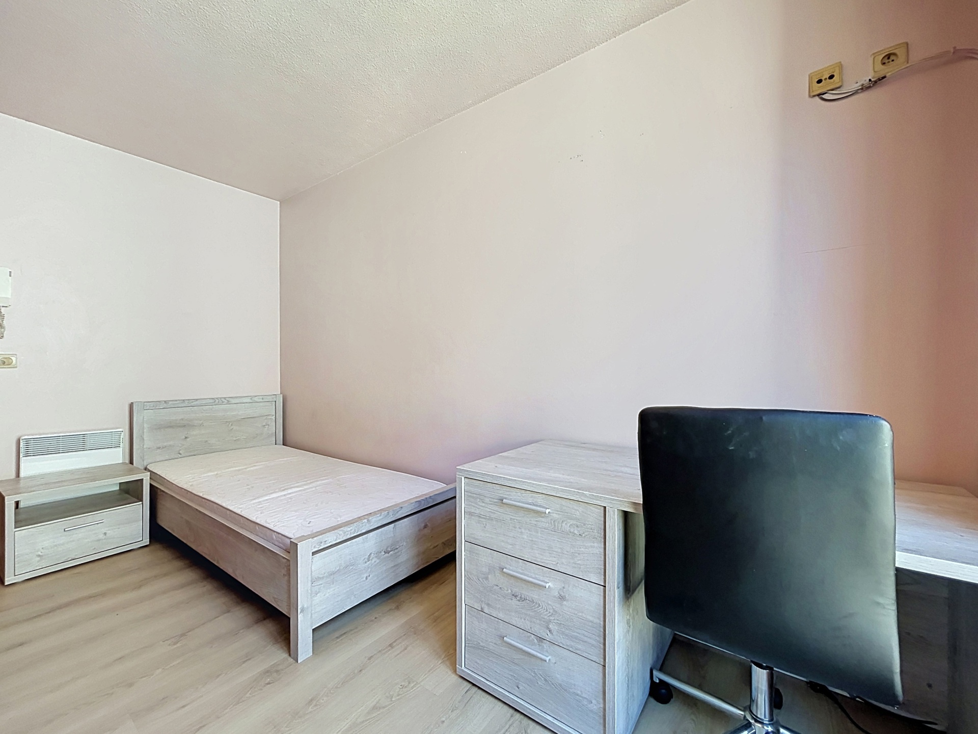 Gemeubelde studentenstudio nabij Keizer Karelstraat. - foto 3