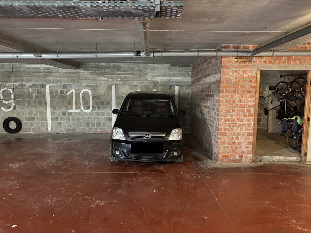 Parking at a prime location! - photo 1