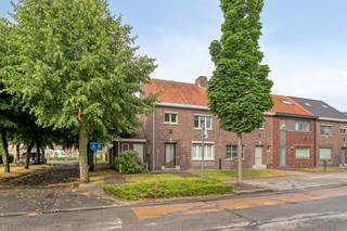 Deze woning in de Kastanjelaan in Zulte is een ideaal renovatieproject. Het heeft 3 slaapkamers, een tuin, garage en uitweg langs achteren! De...