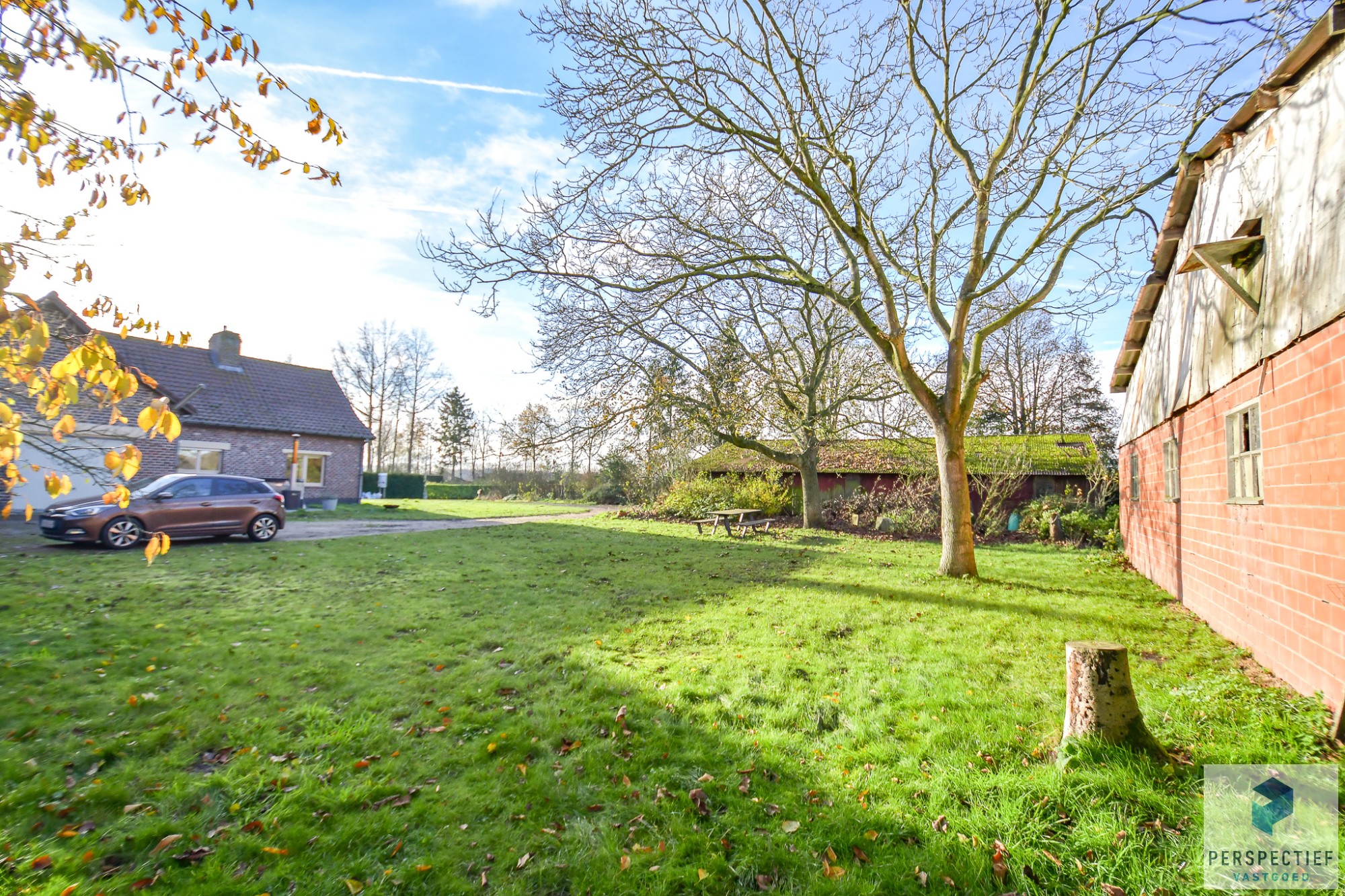 Landelijke woning met een magazijn, schuur en weide op 10 224m² - foto 2