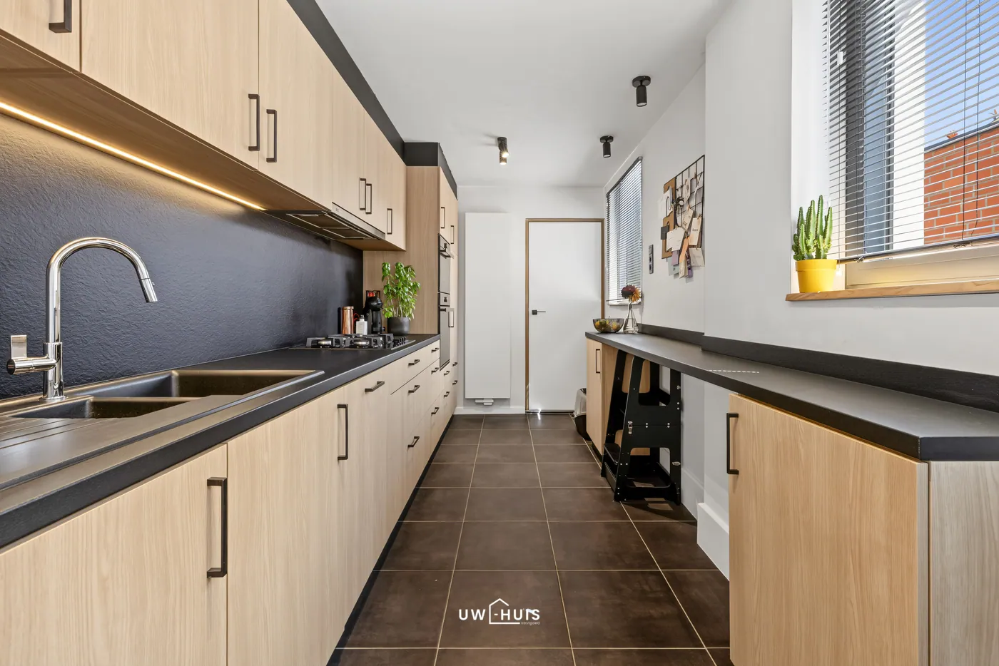 Instapklare gezinswoning met 3 slaapkamers, garage en tuin in hartje Zele - foto 4