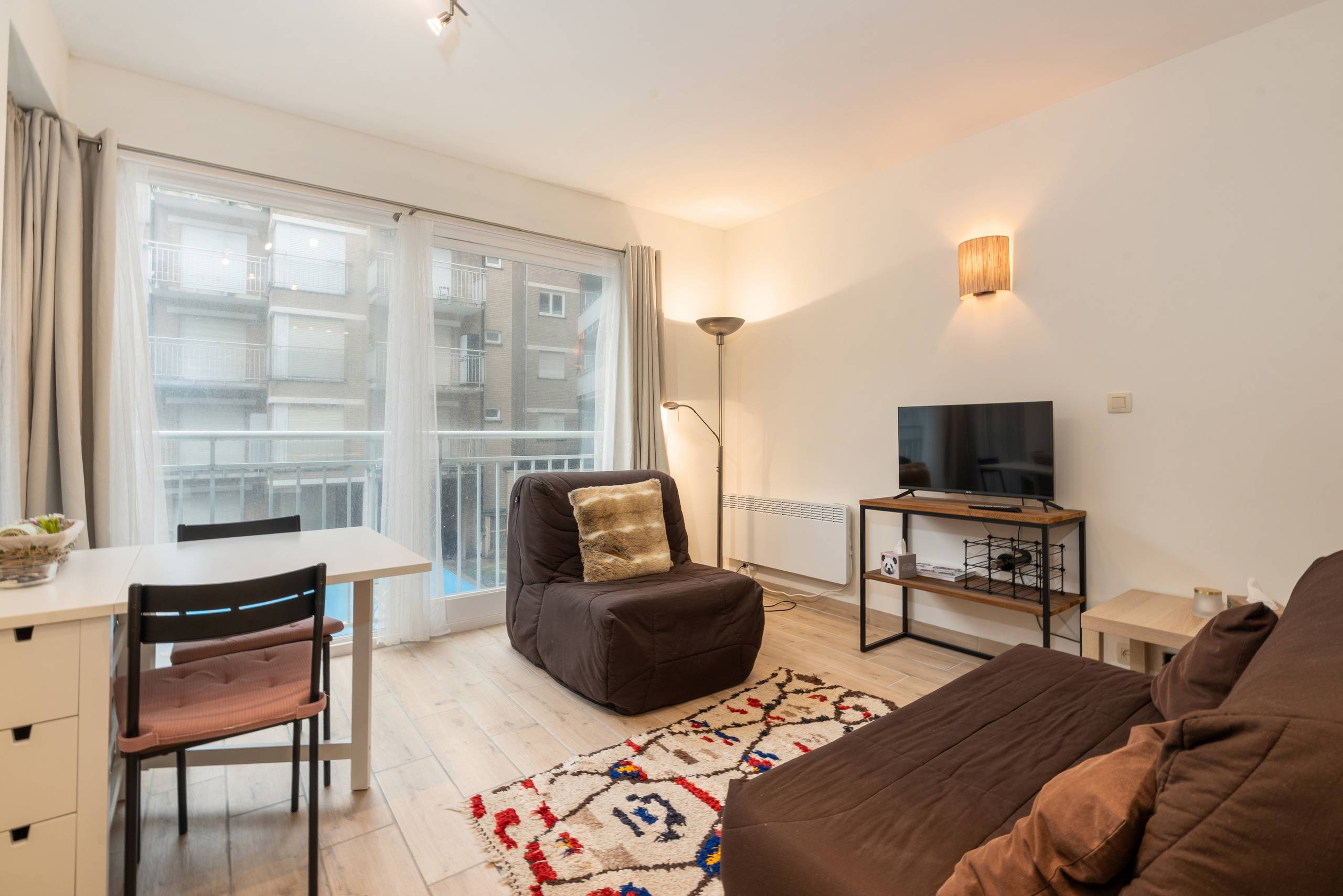 Gerenoveerd studio nabij de Zeedijk te koop in Koksijde! - foto 2