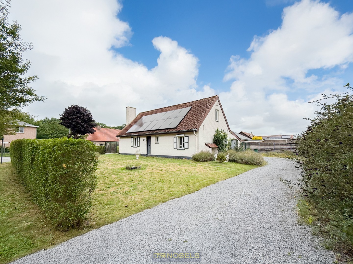 Te koop, open bebouwing met garage in residentiële wijk te Nazareth-De Pinte - photo 1