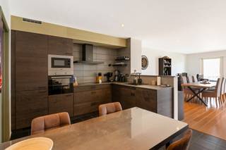 Op zoek naar een verzorgd appartement met alle comfort?Dan is deze unieke opportuniteit ongetwijfeld wat u zoekt!Dit lichtrijk appartement is gelegen...