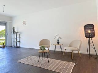 <p><span>Bent u op zoek naar een lichtrijk, energiezuinig appartement op een rustige maar centrale ligging? <br />Dan is dit verzorgde gelijkvloers appartement absoluut een bezoek waard!</span></p>
<p><span><br />Dankzij de uitstekende hoekligging geniet u van extra lichtinval en een aangenaam wooncomfort. De gezellige leefruimte sluit aan op een deels open keuken, waardoor u een ruimtelijk en praktisch geheel krijgt. Verder beschikt het appartement over twee volwaardige slaapkamers, een badkamer met natuurlijke lichtinval en een handige technische berging/wasplaats.</span></p>
<p><span><br />Ook op energetisch vlak werden de voorbije jaren belangrijke investeringen gedaan. Zo werd het appartement uitgerust met nieuw buitenschrijnwerk met hoogrendementsglas en rolluiken aan voor- én achterzijde, een condenserende verwarmingsketel (2022), een vernieuwd dak met 10 cm PUR/PIR-isolatie, conforme elektrische installatie en een professioneel behandelde, kurkdroge privatieve kelder. Hierdoor bent u verzekerd van een comfortabele woning die klaar is voor de toekomst.</span></p>
<p><span>Buiten geniet u van een gezellige, groene tuin waar u heerlijk kunt ontspannen. Het onderhoud wordt volledig verzorgd via de vereniging van mede-eigenaars, zodat u kunt genieten zonder zelf tuinwerk te hoeven verrichten.</span></p>
<p><span>De ligging vormt een extra troef: op wandel- en fietsafstand bevinden zich het centrum, winkels, scholen, openbaar vervoer en de dijk voor een ontspannende wandeling of fietstocht. Bovendien geniet u van een vlotte bereikbaarheid naar de belangrijkste invalswegen.</span></p>
<p><span>Als extra mogelijkheid kan een garagebox in het achterliggende garagecomplex worden aangekocht. De aankoop hiervan is volledig vrijblijvend en de prijs wordt in onderling overleg bepaald.</span></p>
<p><strong><span><br />Troeven op een rij:</span></strong></p>
<ul>
<li><span>Gelijkvloers hoekappartement met veel lichtinval</span></li>
<li><span>Twee volwaardige slaapkamers</span></li>
<li><span>Deels open keuken</span></li>
<li><span>Functionele technische berging/wasplaats</span></li>
<li><span>Gezellige tuin zonder onderhoud</span></li>
<li><span>Privatieve, kurkdroge kelder</span></li>
<li><span>Nieuw buitenschrijnwerk met hoogrendementsglas</span></li>
<li><span>Rolluiken voor- en achteraan</span></li>
<li><span>Condenserende verwarmingsketel (2022)</span></li>
<li><span>Vernieuwd en geïsoleerd dak (10 cm PUR/PIR)</span></li>
<li><span>Conforme elektriciteit</span></li>
<li><span>Mogelijkheid tot aankoop van een garagebox</span></li>
<li><span>Centrale ligging op wandel- en fietsafstand van centrum, openbaar vervoer en de dijk</span></li>
</ul>
<p><span>Interesse? Contacteer ons vandaag nog voor een bezoek en ontdek zelf de troeven van dit verzorgde appartement!</span></p>
<p><span></span></p>