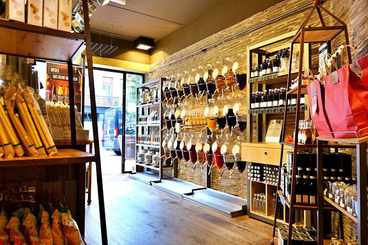 Commercial property of approx. 69m² for sale in the center of Roeselare - photo 2