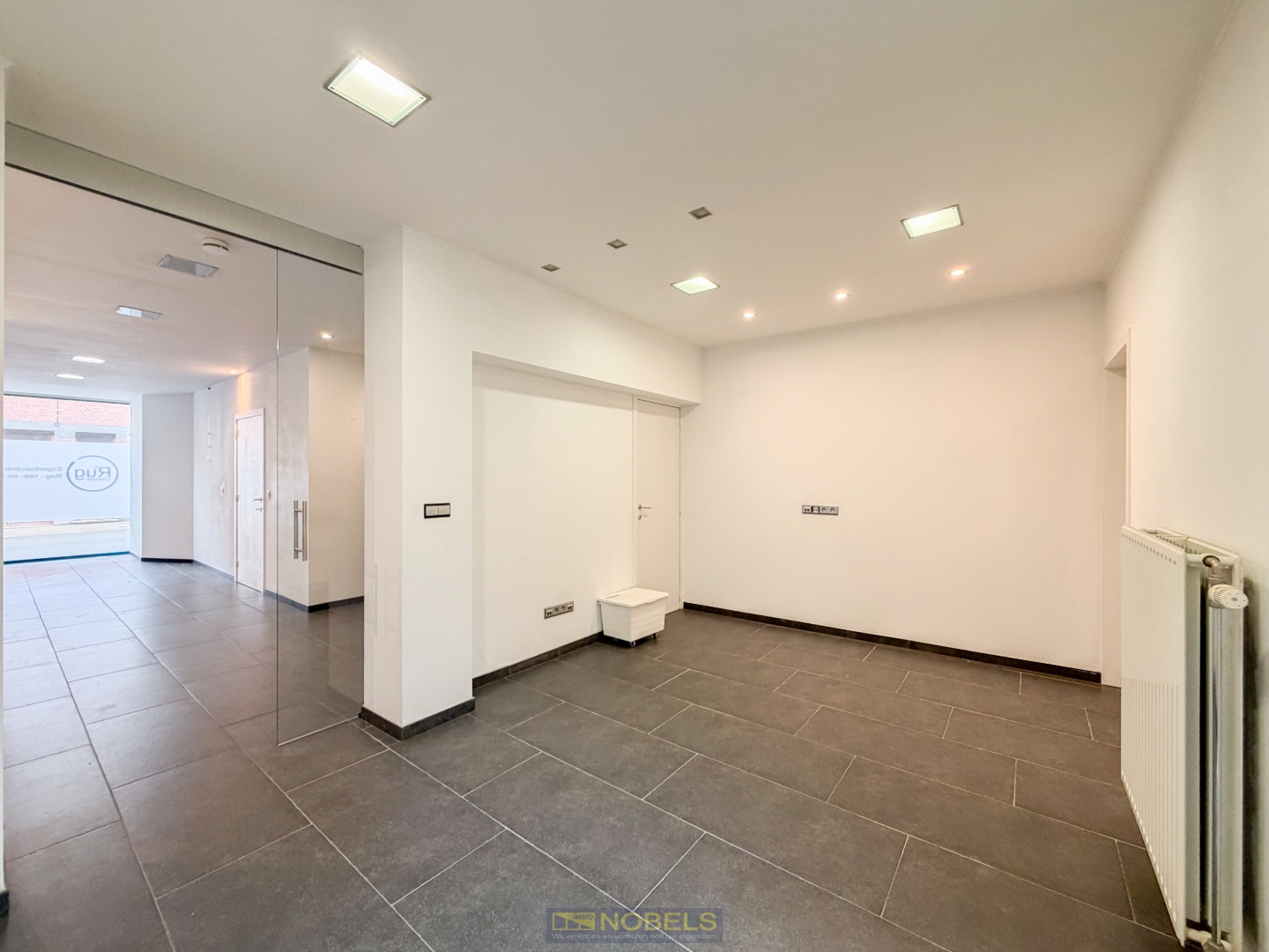 Te koop, Opbrengsteigendom met handelspand en duplex-appartement op topligging te Oudenaarde! - foto 5