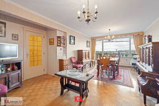 Immo Groot Leeuw stelt u dit 2 slaapkamer appartement op de 7de verdieping aan de vijvers van Anderlecht. Het appartement bestaat uit een inkomhal...
