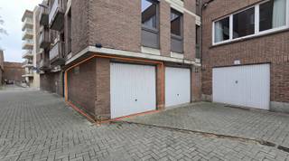 Garagebox te huur – Parkstraat 133, LeuvenRuime en goed gelegen garagebox in het hart van Leuven.Geschikt voor één grote wagen.Uitgerust met...