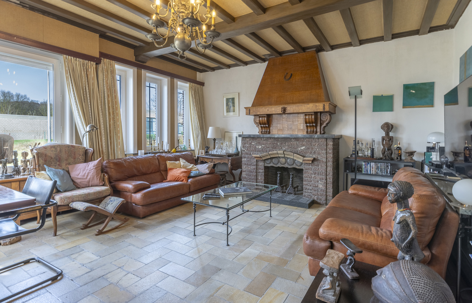 Ruime woning met 3 slaapkamers, grote garage en uitzicht. - foto 2