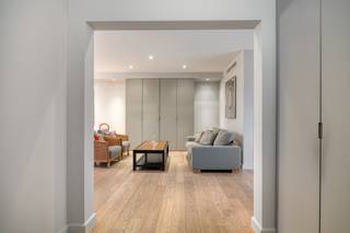 Ben je op zoek naar een ruim en kwalitatief afgewerkt duplexappartement in het centrum van Zwijndrecht?Dan is dit instapklare appartement, gelegen...